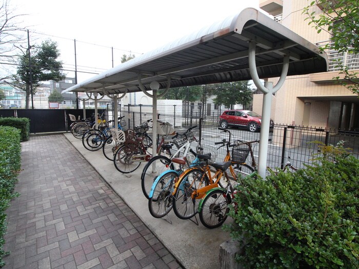 物件外観写真4　(駐輪場)