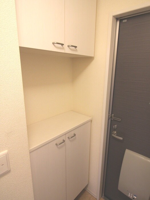 物件内観写真11　(玄関)