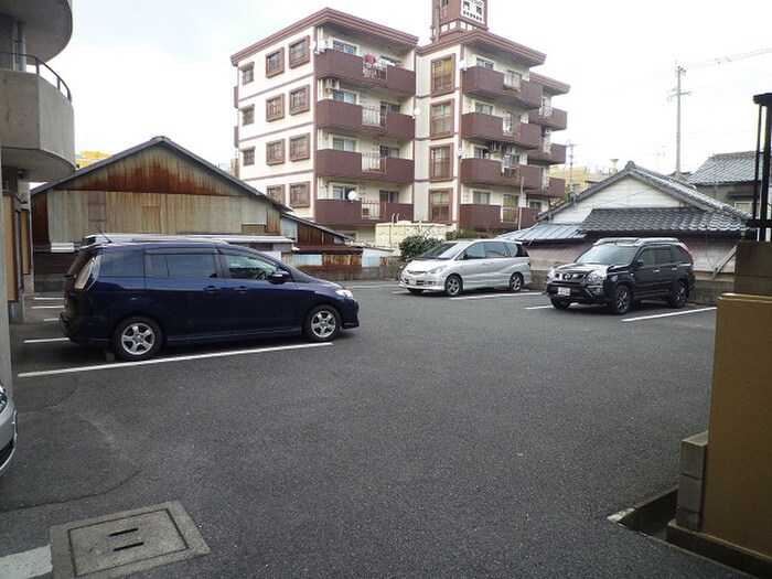 物件外観写真3　(駐車場)