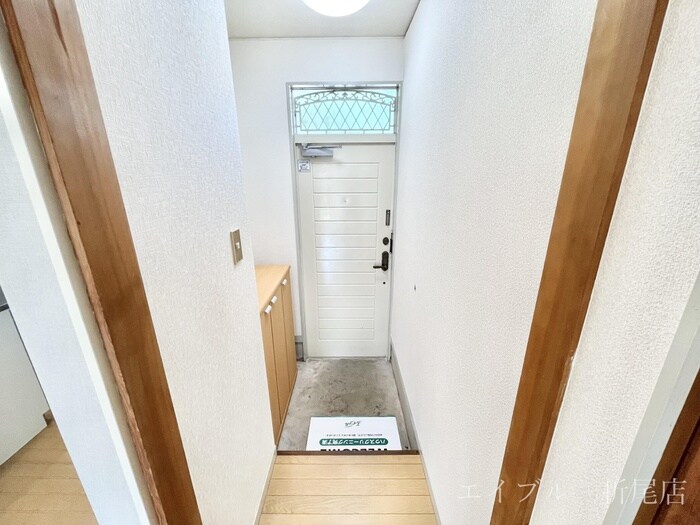 物件内観写真9　(玄関)