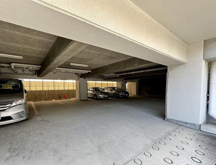 物件外観写真6　(駐車場)