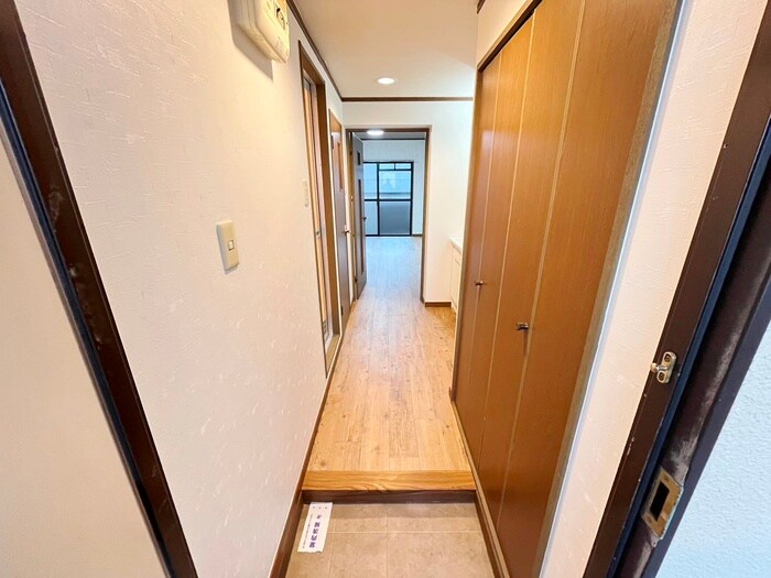 物件内観写真13　(玄関)