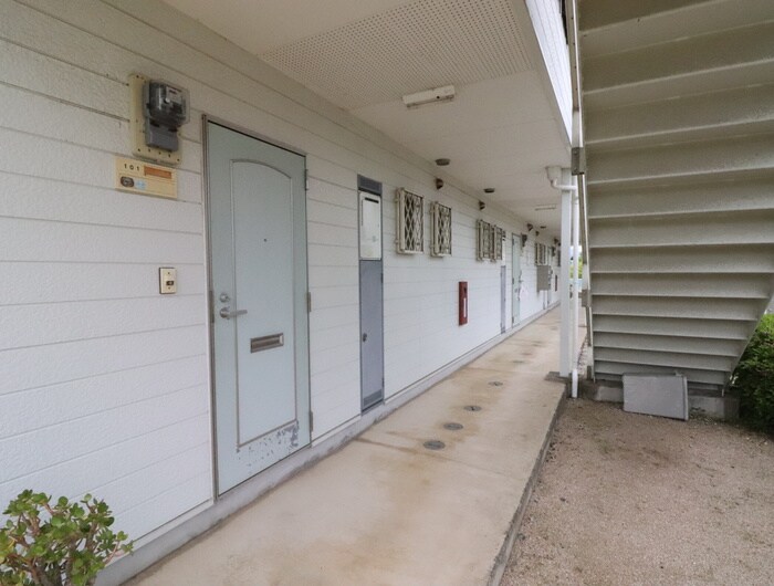 物件外観写真6　(エントランス部分)