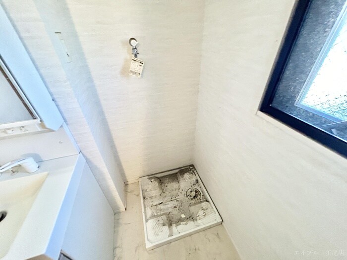 物件内観写真12　(洗濯機置場)