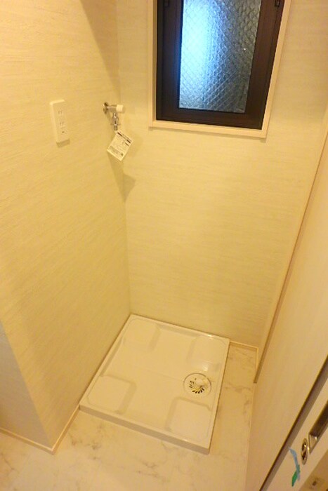 物件内観写真16　(洗濯機置場)