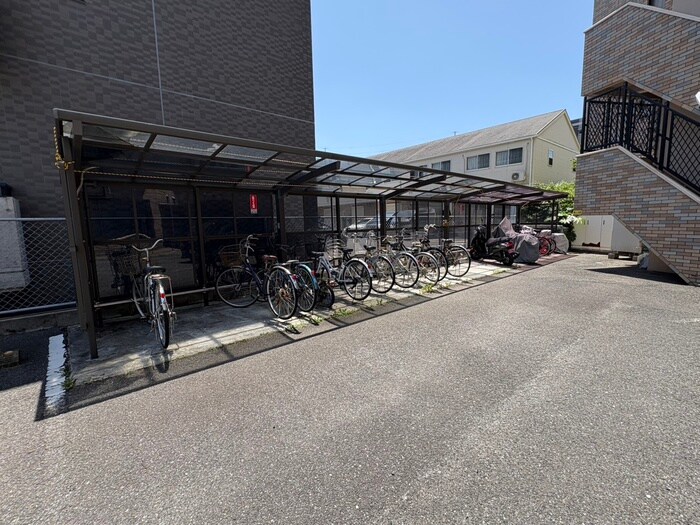 物件外観写真5　(駐輪場)