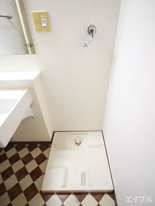 物件内観写真14　(洗濯機置場)