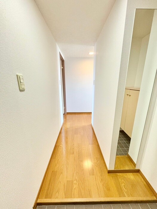 物件内観写真18　(廊下)