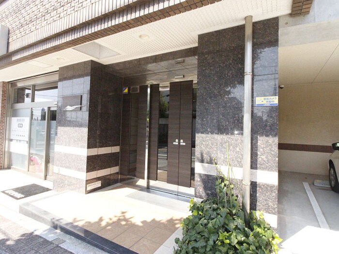 物件外観写真1　(エントランス部分)