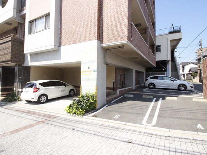 物件外観写真2　(駐車場)