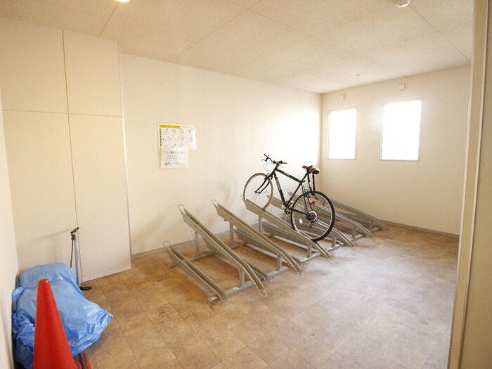 物件外観写真5　(駐輪場)