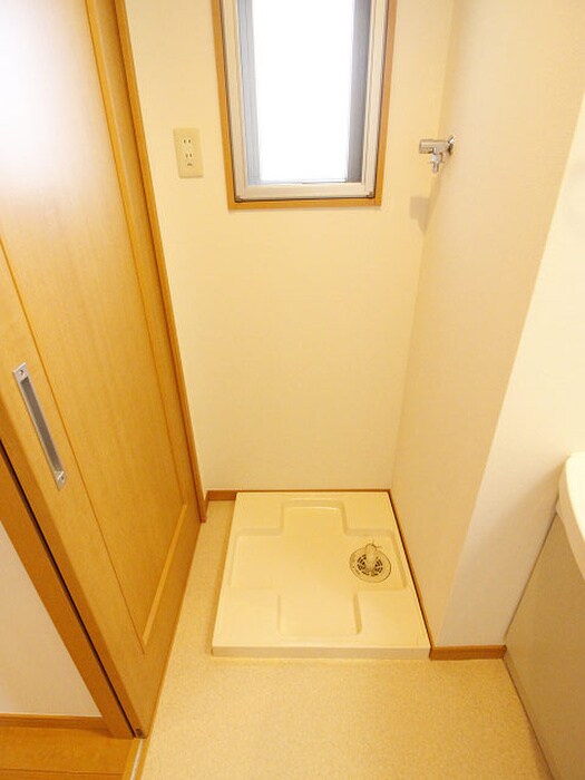 物件内観写真14　(洗濯機置場)