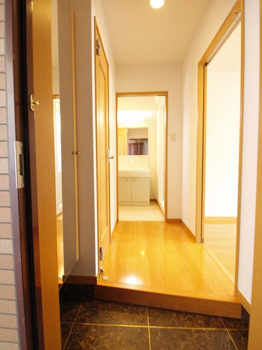 物件内観写真17　(玄関)