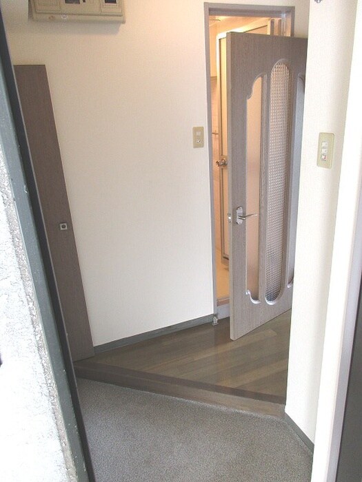 物件内観写真7　(玄関)