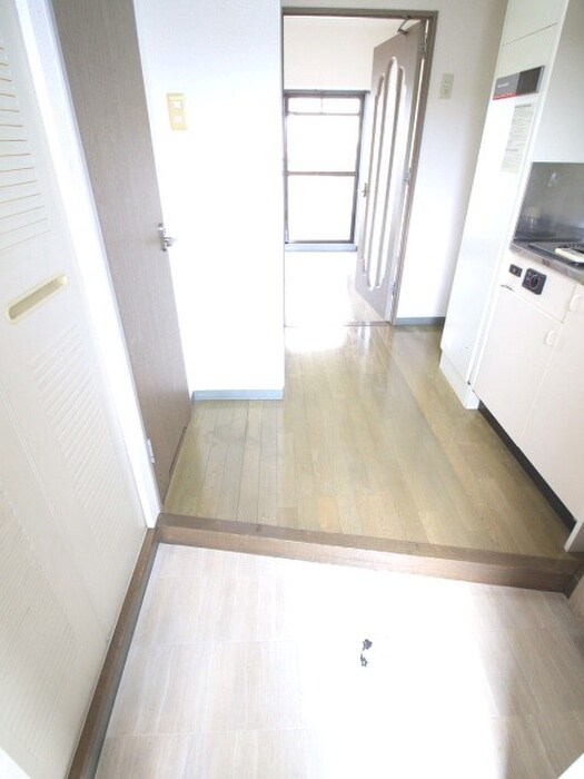 物件内観写真7　(玄関)