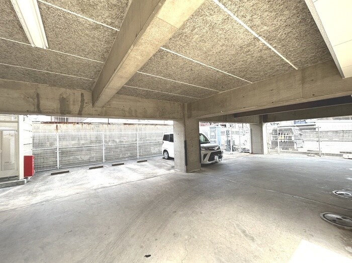 物件外観写真3　(駐車場)