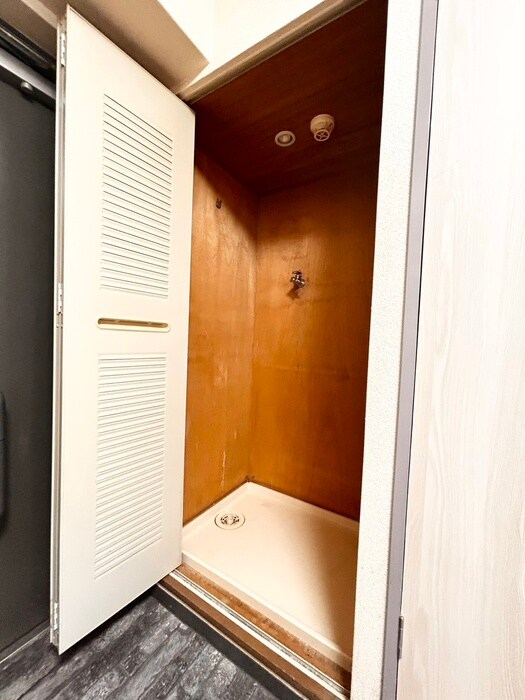 物件内観写真11　(洗濯機置場)