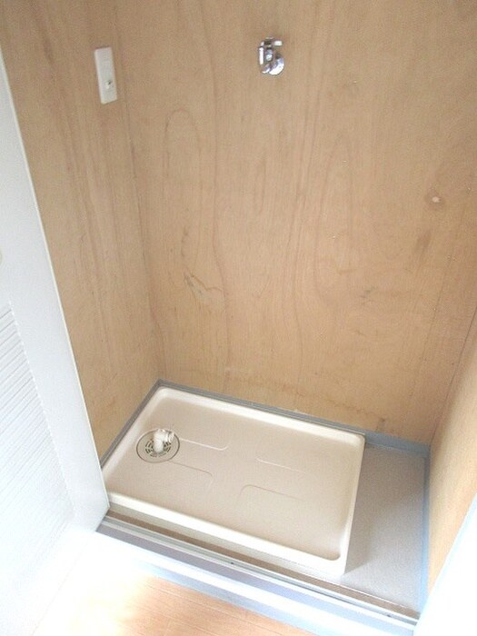 物件内観写真12　(洗濯機置場)