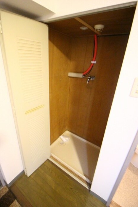 物件内観写真15　(洗濯機置場)