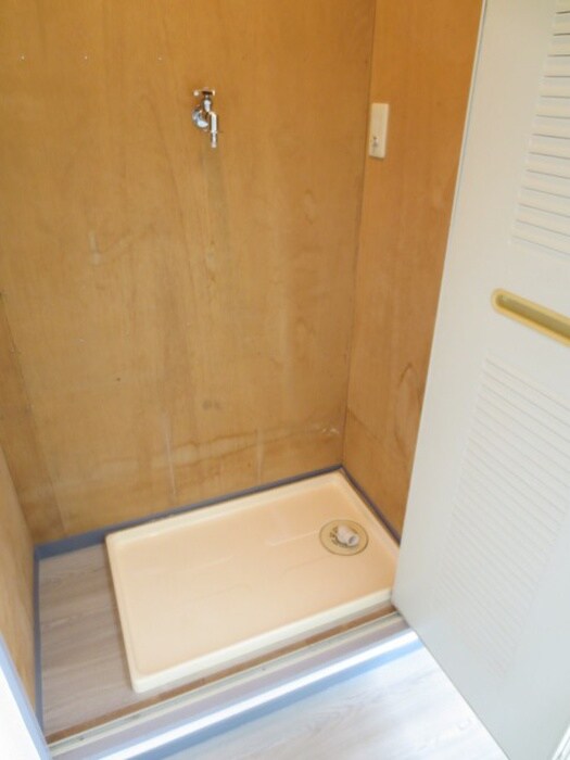 物件内観写真15　(洗濯機置場)