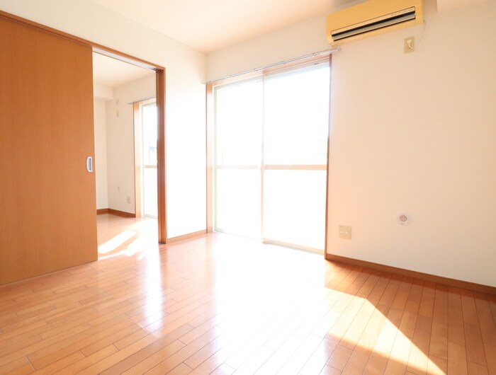 物件内観写真8　(居室)