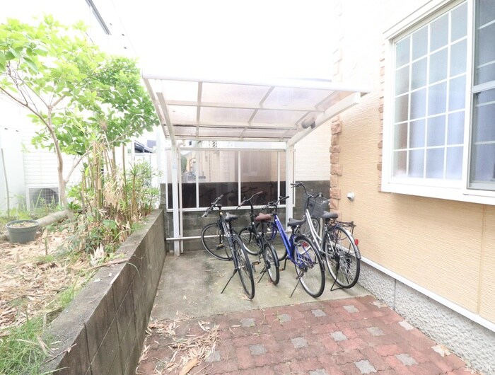 物件外観写真4　(駐輪場)