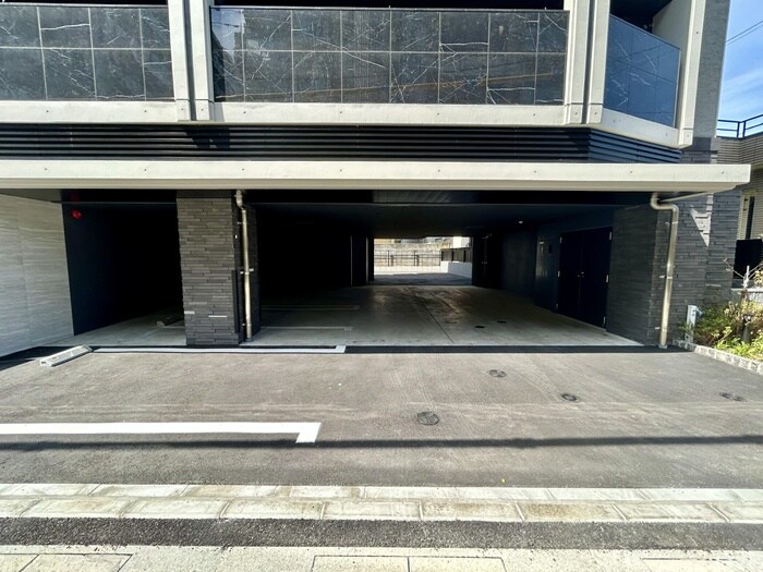 物件外観写真5　(駐車場)