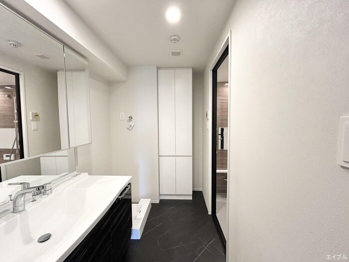 物件内観写真14　(洗濯機置場)