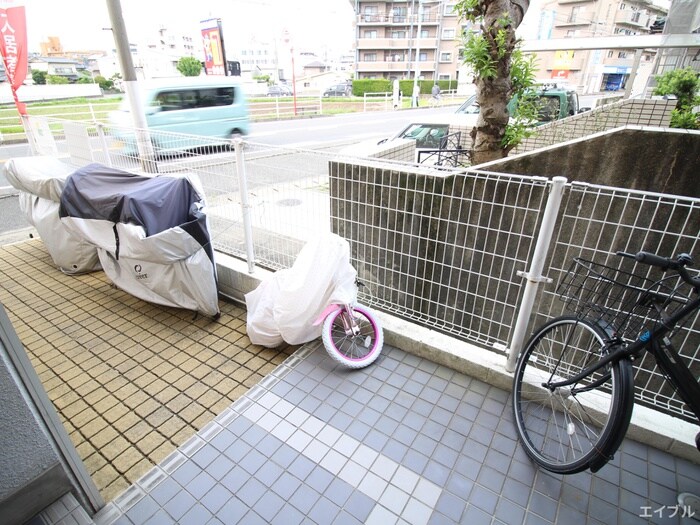 物件外観写真5　(駐輪場)