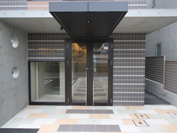 物件外観写真2　(エントランス部分)