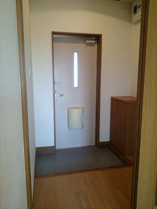 物件内観写真3　(玄関)