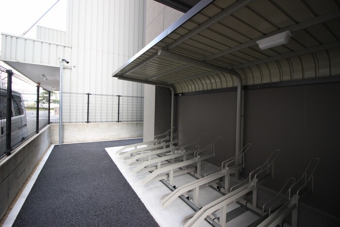 物件外観写真4　(駐輪場)