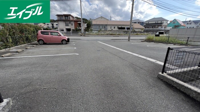 物件外観写真2　(駐車場)