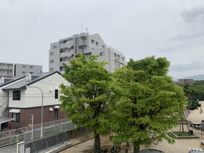 物件内観写真17　(室内からの展望)