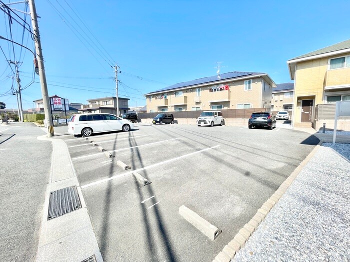 物件外観写真2　(駐車場)