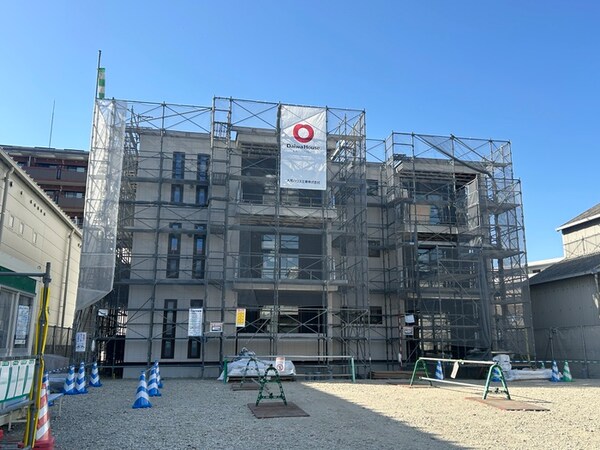 建築中