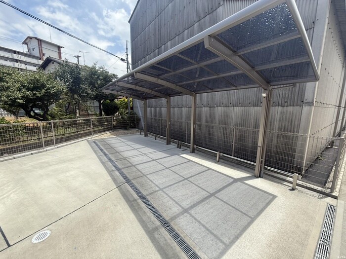 物件外観写真2　(駐輪場)