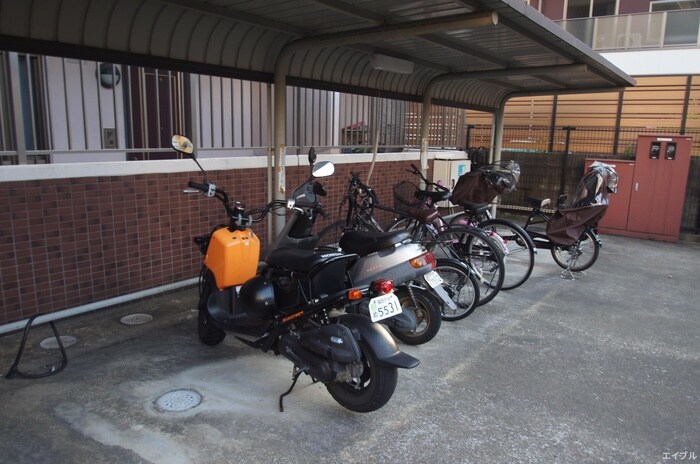 物件外観写真5　(駐輪場)