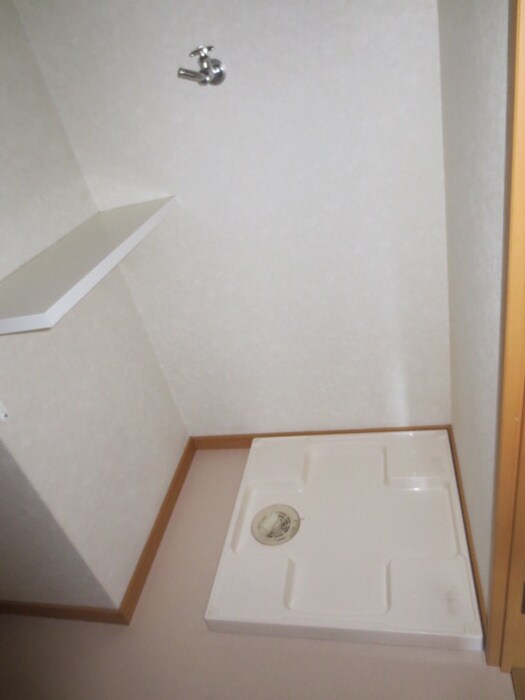 物件内観写真15　(洗濯機置場)