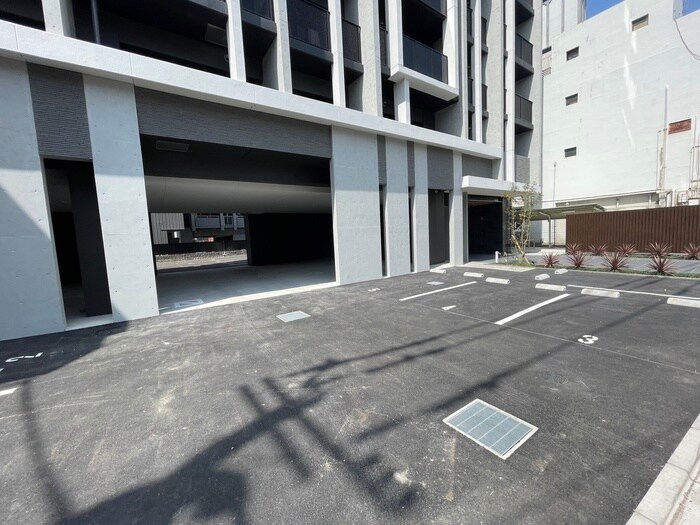 物件外観写真2　(駐車場)