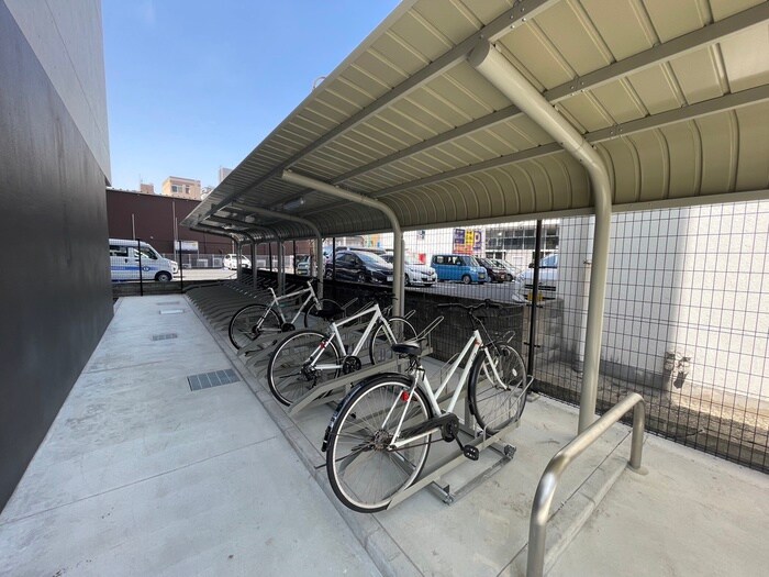 物件外観写真3　(駐輪場)