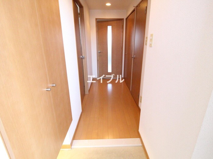 物件内観写真16　(玄関)