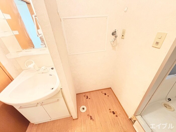 物件内観写真14　(洗濯機置場)