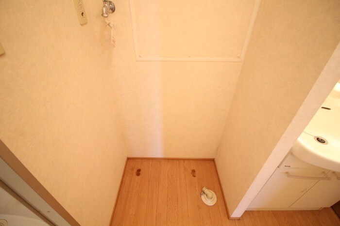 物件内観写真18　(洗濯機置場)