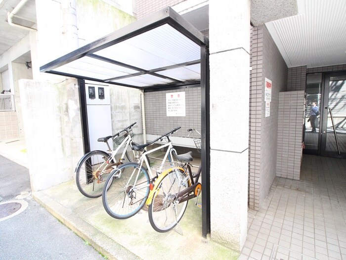 物件外観写真4　(駐輪場)