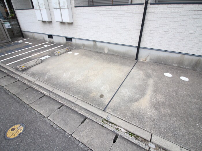 物件外観写真4　(駐車場)