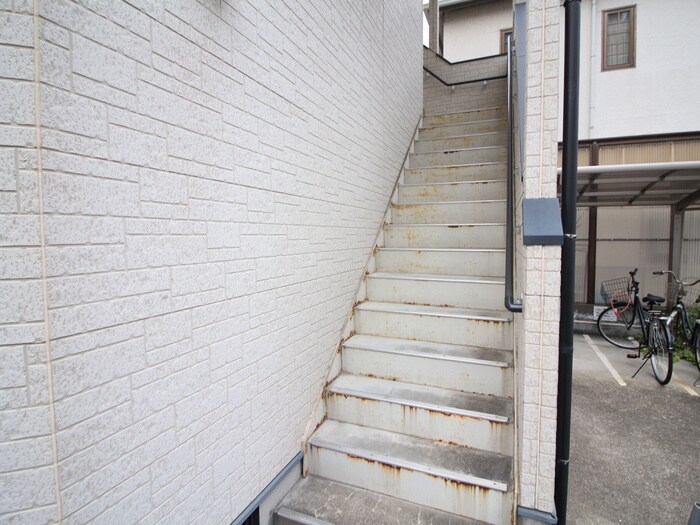 物件外観写真5　(エントランス部分)