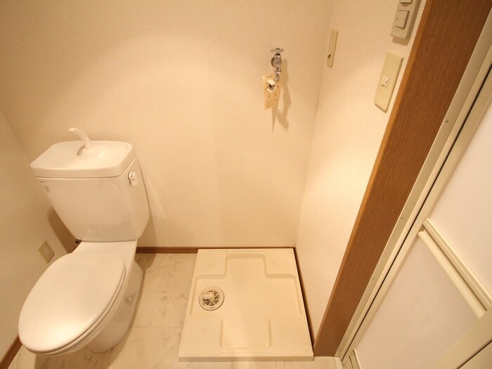 物件内観写真13　(洗濯機置場)