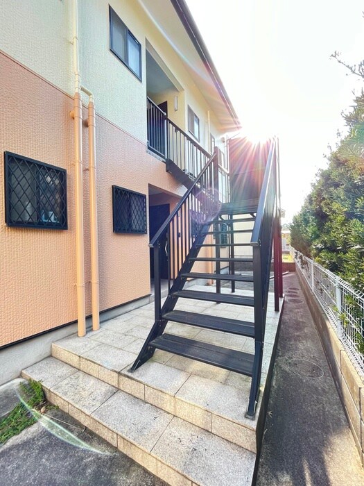 物件外観写真3　(エントランス部分)