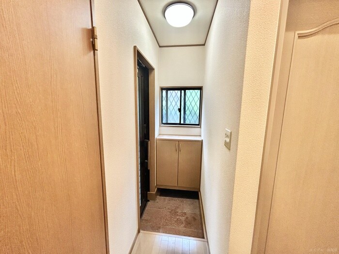 物件内観写真11　(玄関)
